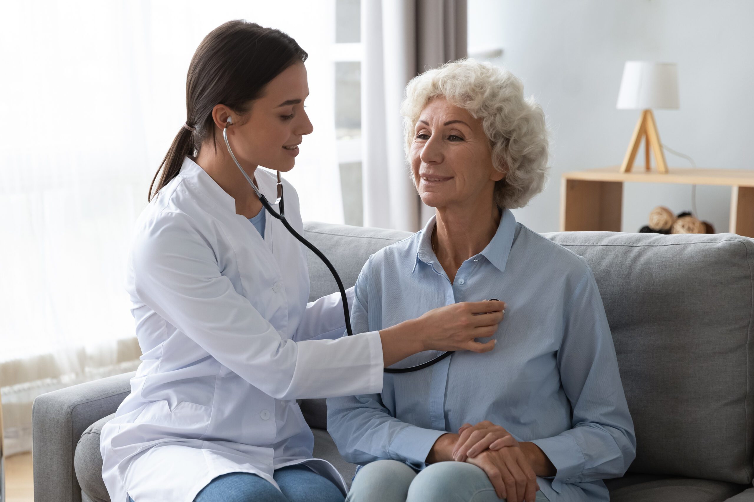 Dores no peito? Saiba quando procurar por um cardiologista Cardiologista